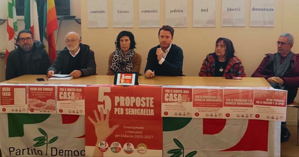 Da sinistra a destra: Gabriele Landi di Vola Senigallia, Francesco Mancini di AVS, Ludovica Giuliani, Dario Romano, Margherita Angeletti e Rodolfo Piazzai del Partito Democratico